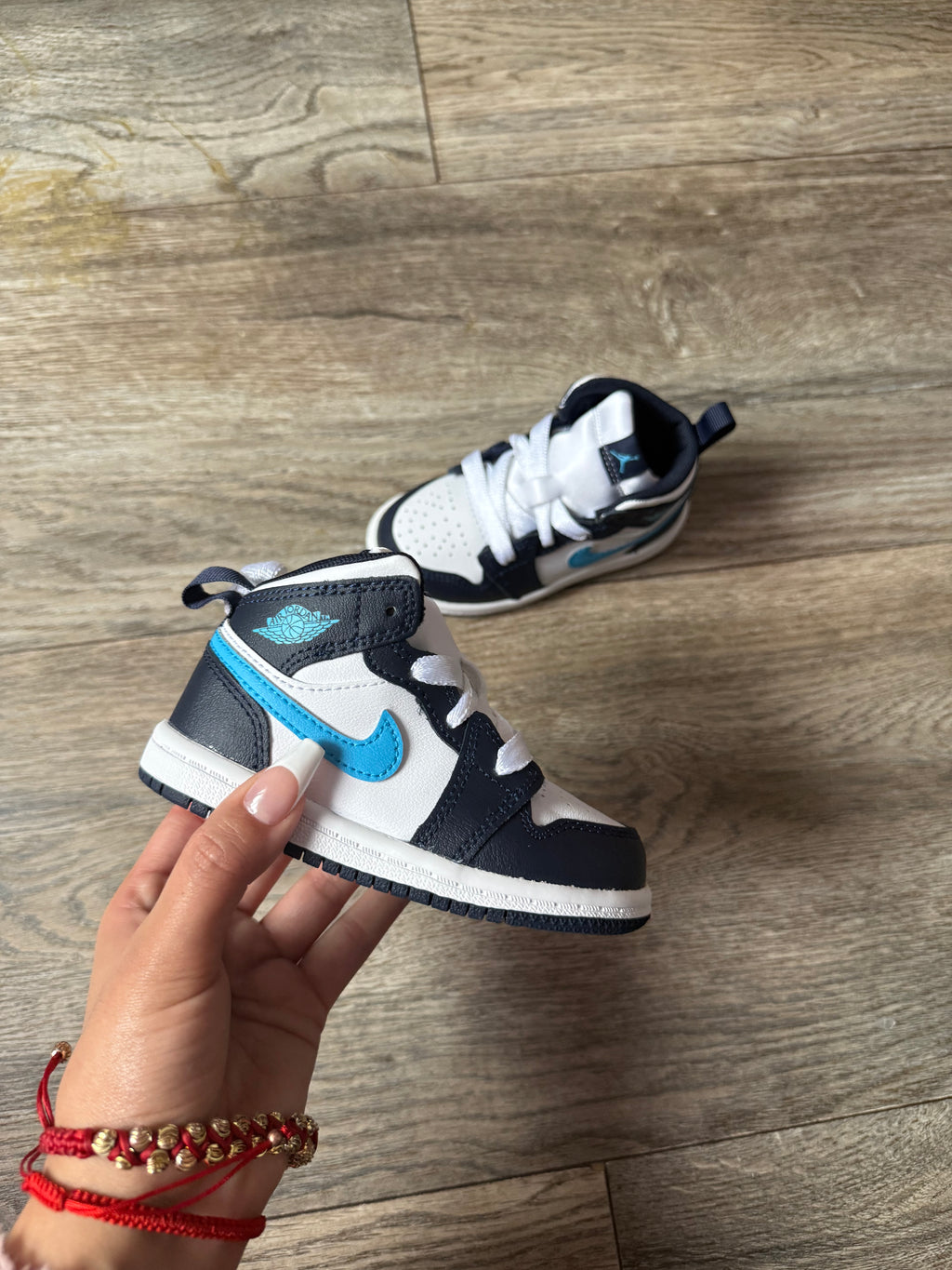 JORDAN 1 MID