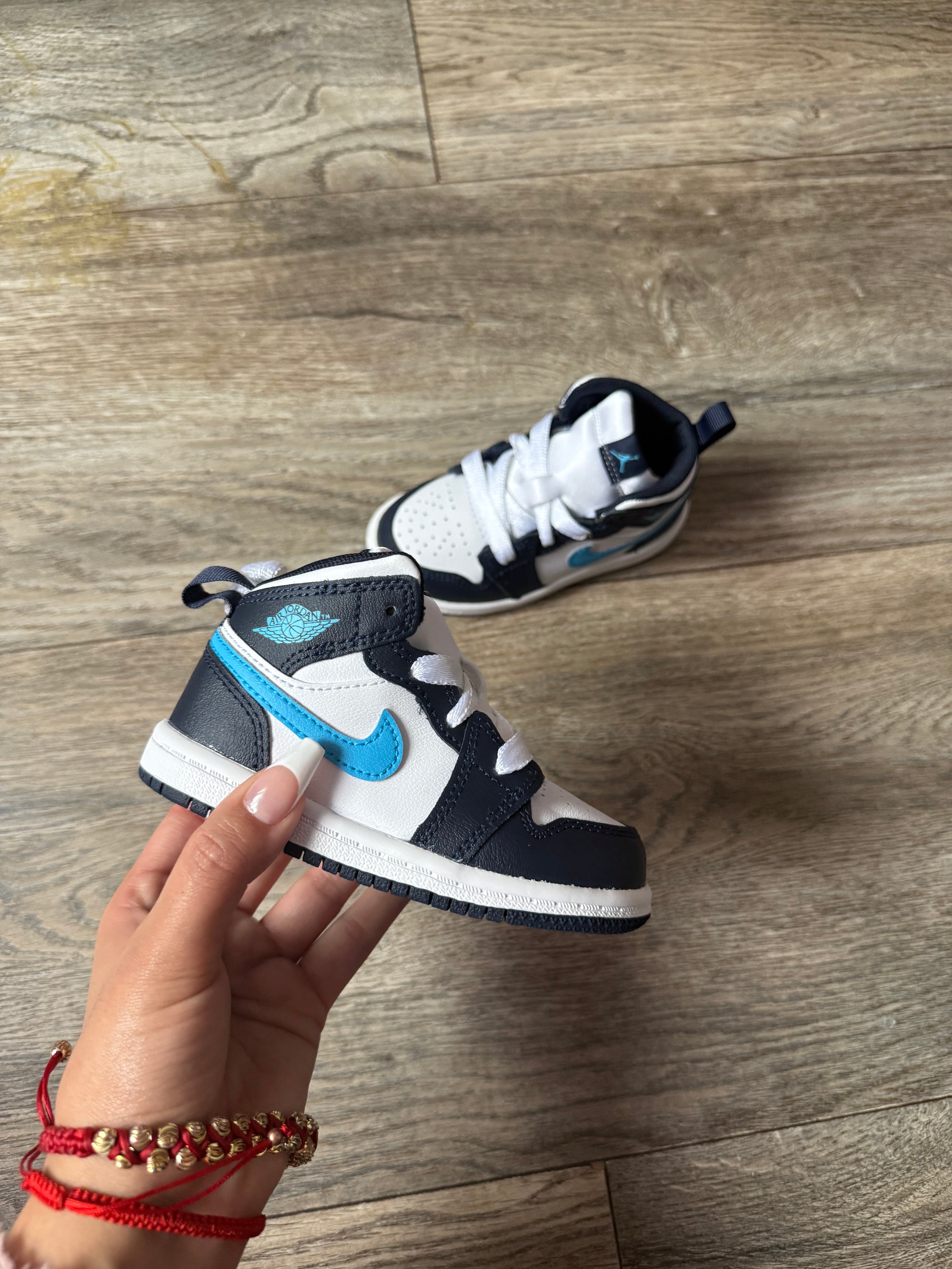 JORDAN 1 MID