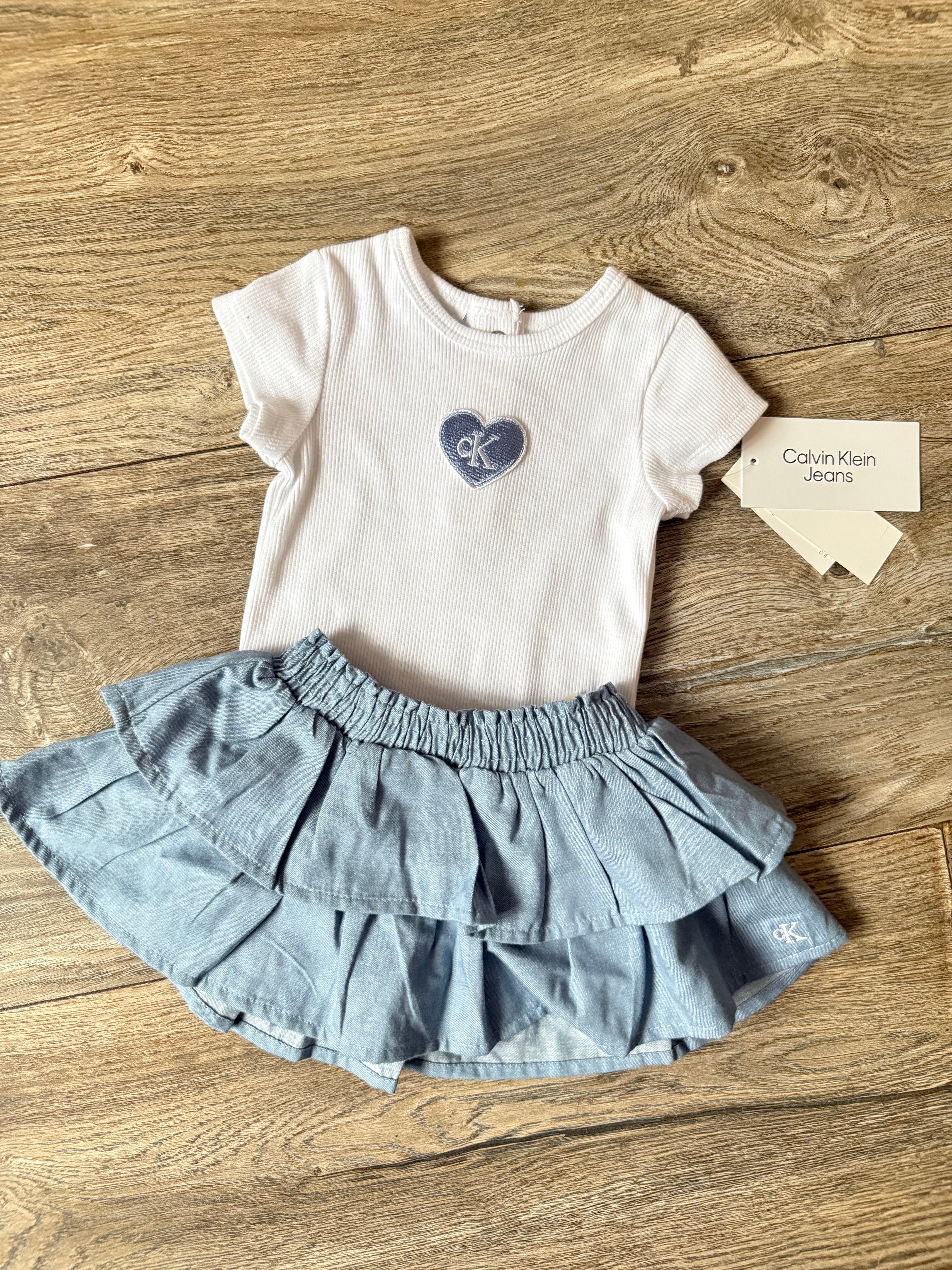 SET BODY Y FALDA CALVIN KLEIN