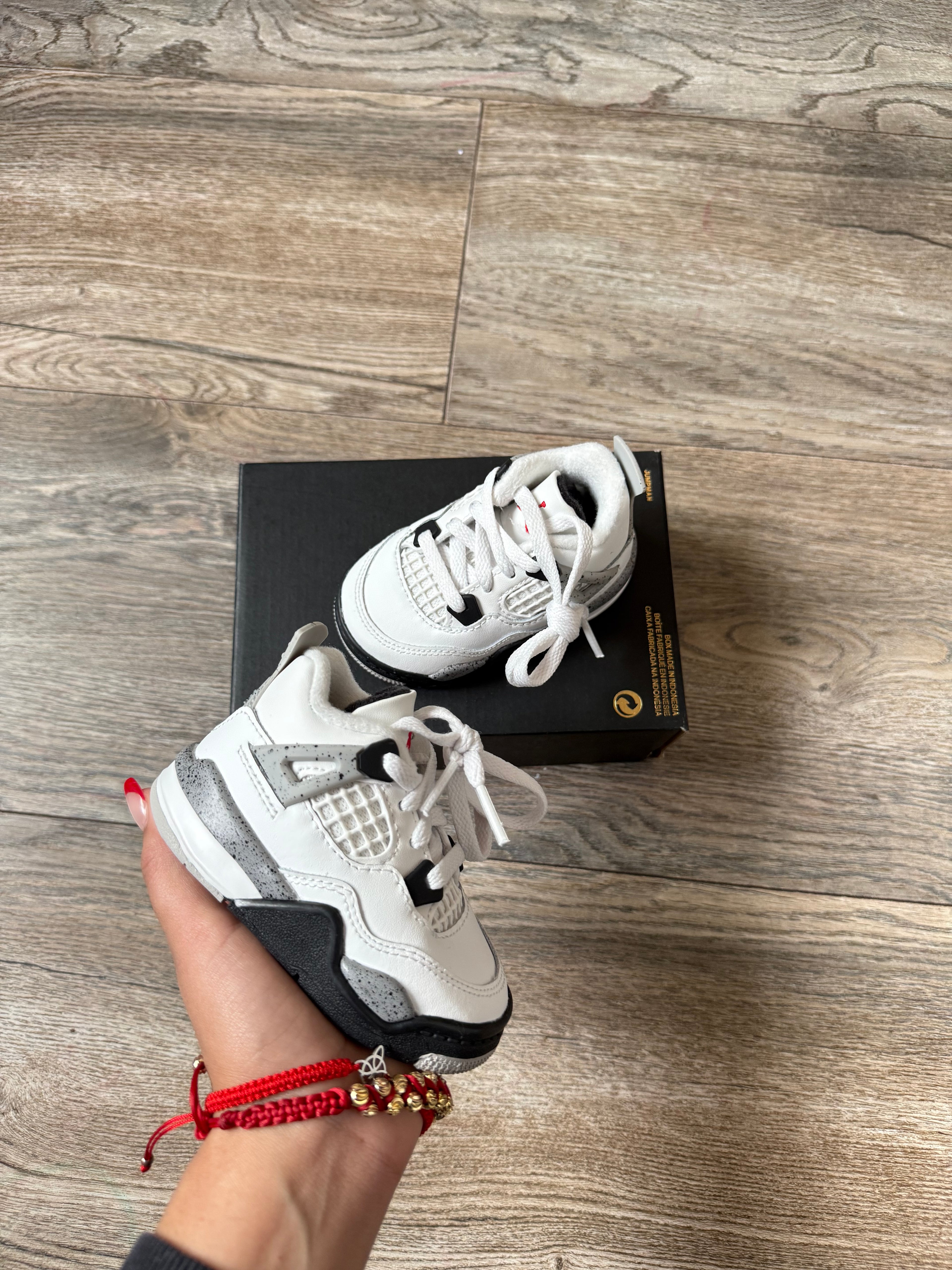 JORDAN RETRO 4