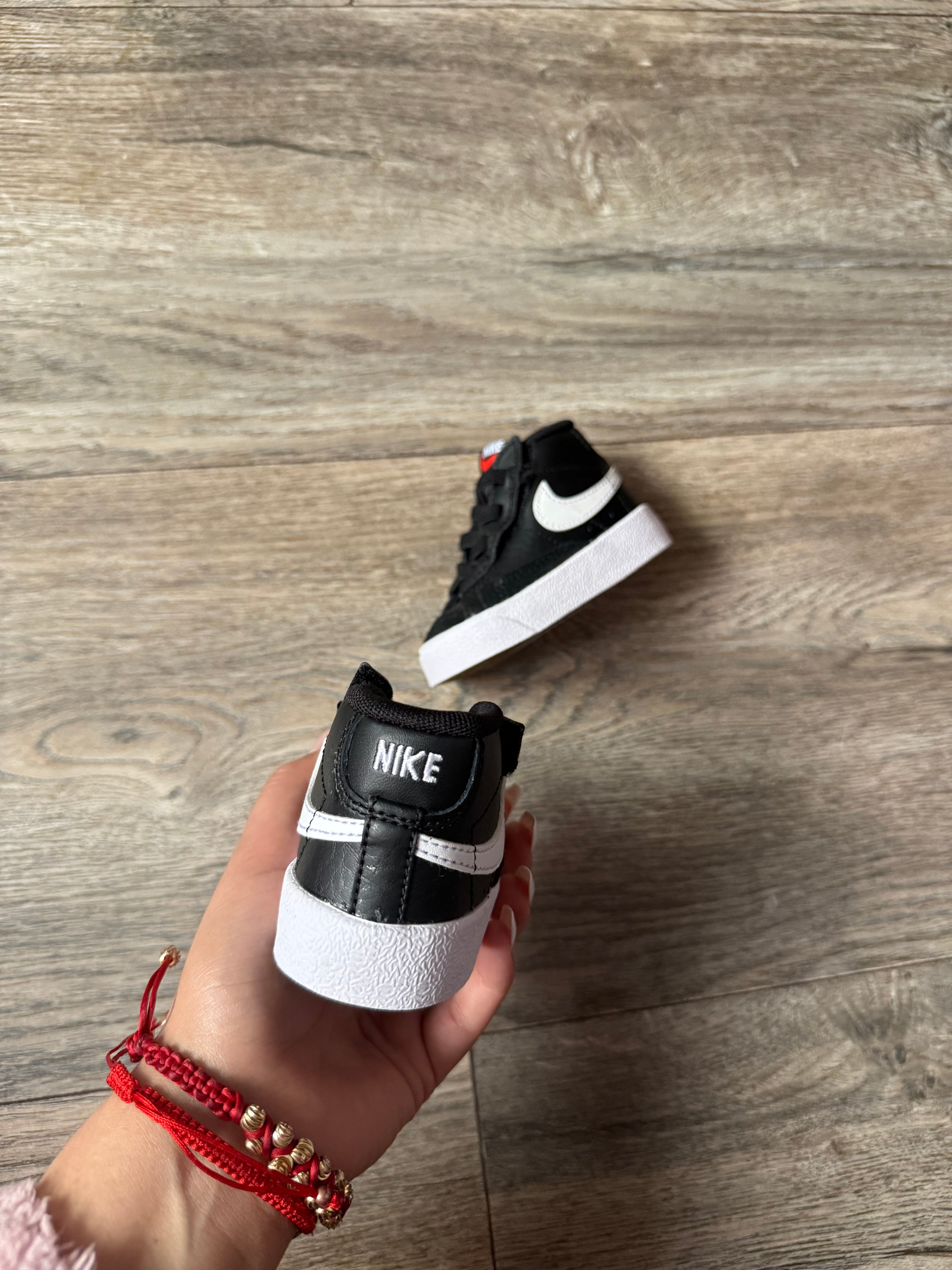 NIKE BLAZER MID