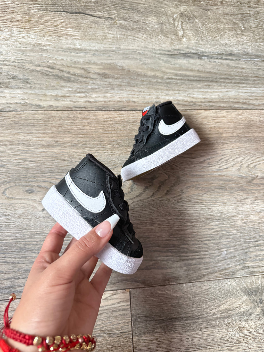 NIKE BLAZER MID