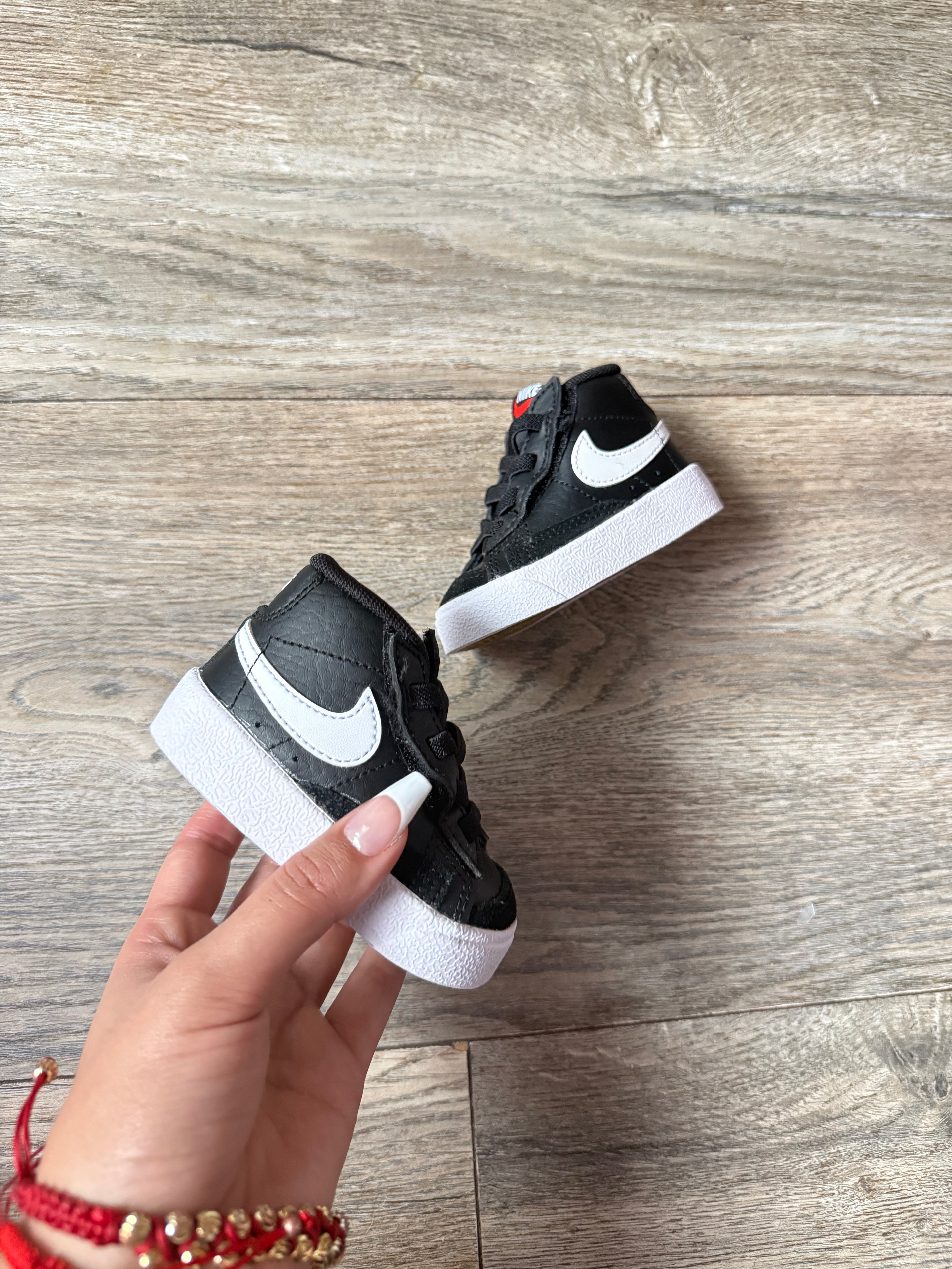 NIKE BLAZER MID